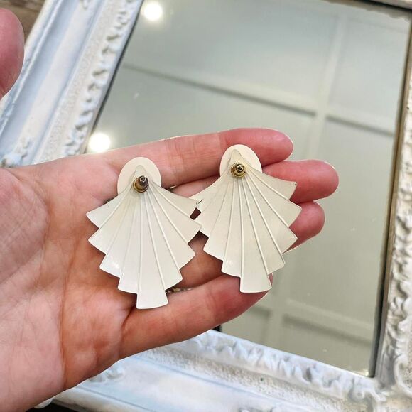 VINTAGE White 80’s Rhinestone Earrings - Picture 4 of 5